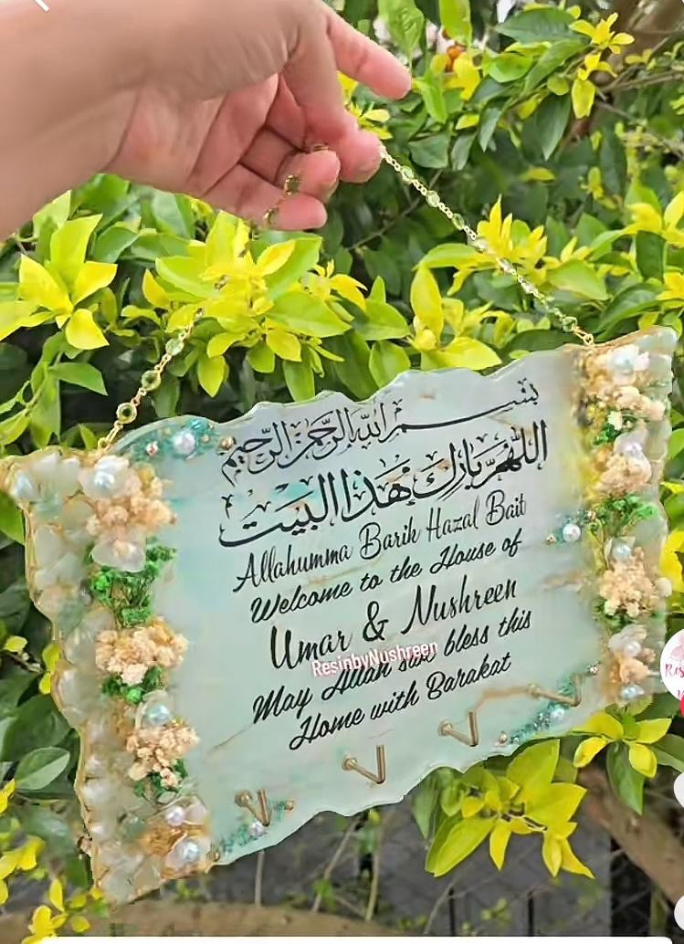 customized Islamic resin art wall hanging plaque featuring calligraphy and decorative flowers