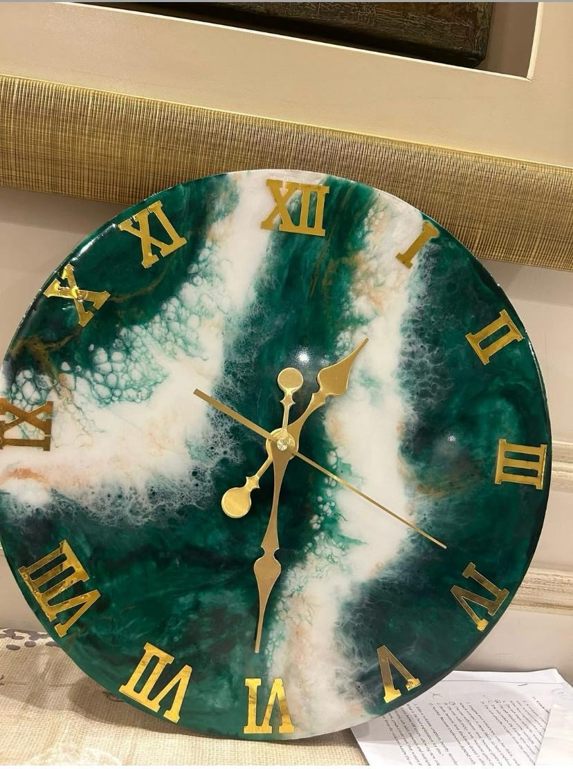 Beautiful resin Wall clock